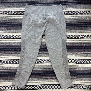 Fabletics Grey Cropped Leggings Tights Pants XL XLarge